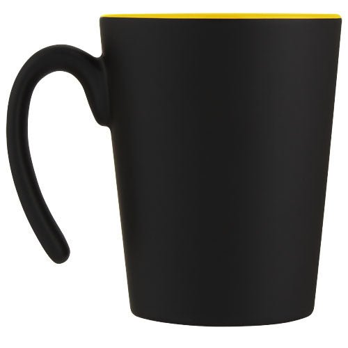 Taza de cerámica con asa