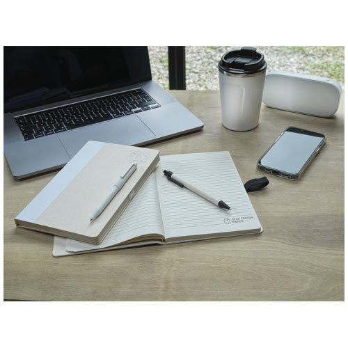 Set de libreta de referencia de tamaño A5 y bolígrafo fabricados con cartones de leche reciclados Dairy Dream