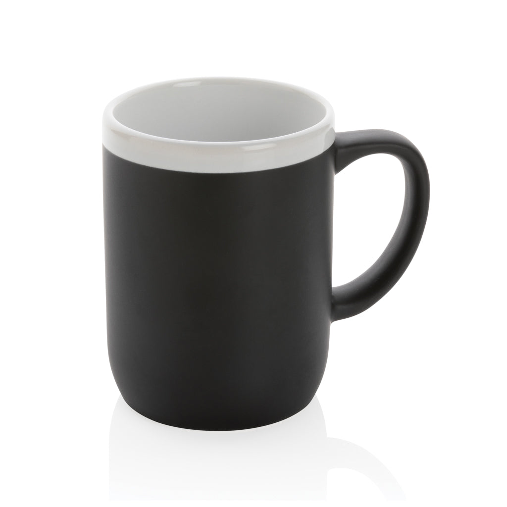 Taza de cerámica con borde